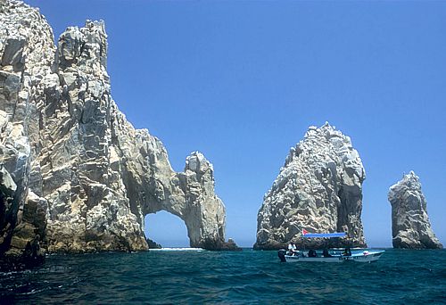 Arco de Cabo San Lucas y lancha turística