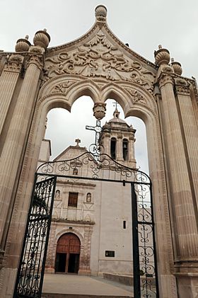 Arco de entrada al templo