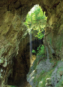 Entrada de la cueva de La Candelaria en Alta Verapaz, Guatemala