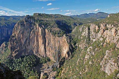 Cascada de Basaseachi y sierra