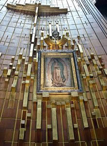 La actual Basílica de Guadalupe que recibe diariamente a miles de feligreses.