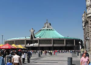 La actual Basílica de Guadalupe que recibe diariamente a miles de feligreses.