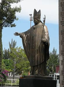 Estatua de Juan Pablo II, realizada como un homenaje del pueblo de México a su santidad