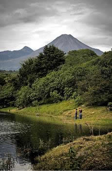 Laguna Carrizalillo y volcán de Colima