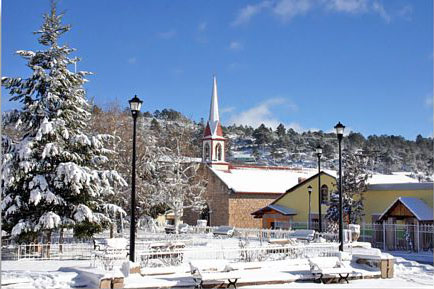 Plaza principal de Creel en invierno.