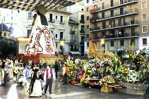 Manto de la Virgen de los Desamparados.