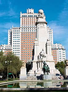 Monumento a Cervantes en la Plaza de España