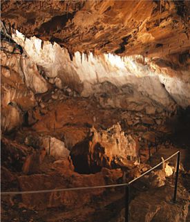 Sopena.- Sala interior. Valles Pasiegos