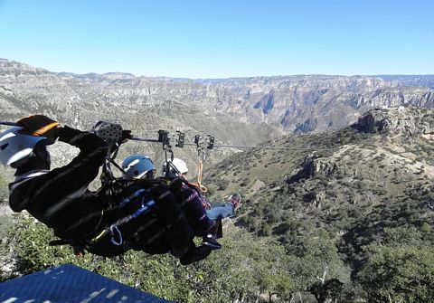 Tirolesa más larga del mundo en Barrancas del Cobre. Foto de Julio García Castillo.