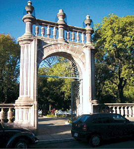 Entrada al jardín de San Marcos