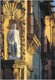 Detalle en la esquina del museo Allende