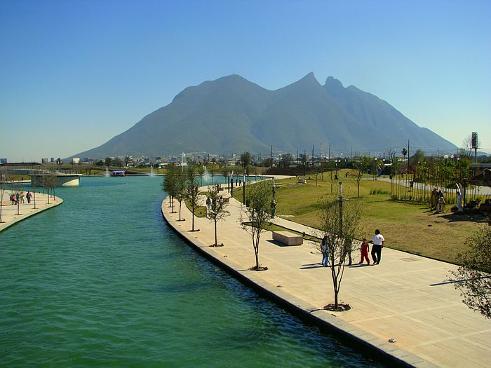 Paseo Santa Lucía, NL. México