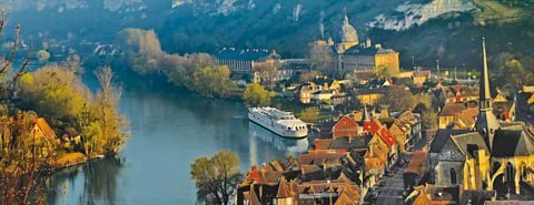 Conociendo ciudades y culturas milenarias. Cruceros fluviales