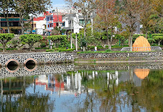 Paseo de los Lagos