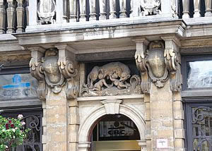 Relieve Rómulo y Remo. . Grand Place de Bruselas.