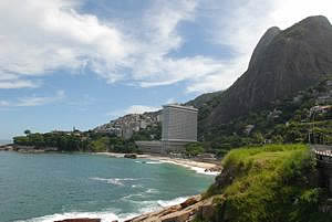 Playa Sheraton y Cerro Dos Hermanos.