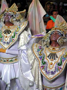 El colorido de los atuendos del carnaval de Río.