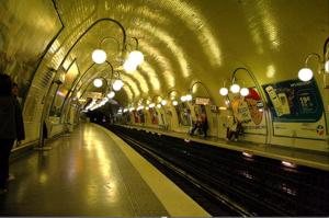 Estación de metro en París.
