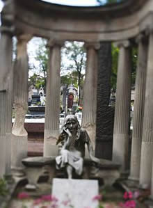 Tumba de Edith Piaf. Cementerio Père-Lachaise.