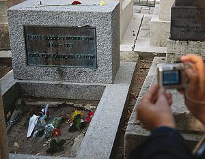 Tumba de Jim Morrison. Cementerio Père-Lachaise.