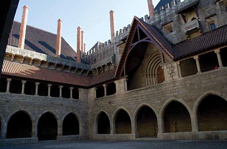 Patio del palacio de los duques de Bragança. Guimaraes.