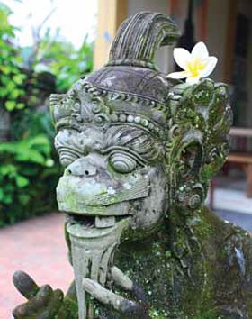 Escultura en piedra. Ubud.