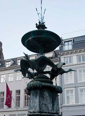 Fuente de las Cigüeñas Amagertorv. Copenhague.