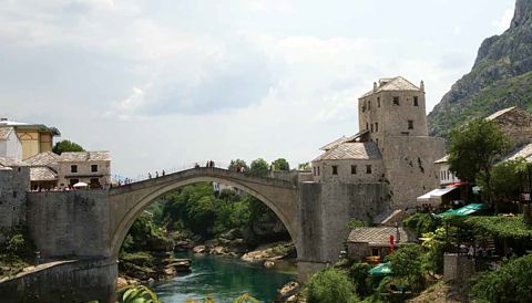 El puente viejo sobre el río Neretva. Mostar.