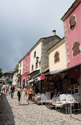 Calle del barrio de Kujundziluk. Mostar.