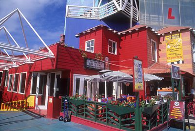 Calle comercial en el centro. Rosarito.