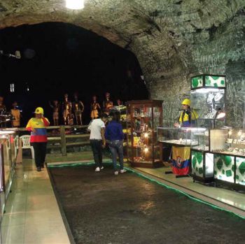 Tienda bajo tierra.