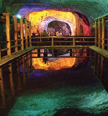 Espejo de agua. Catedral de Sal de Zipaquirá.