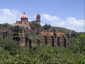 Templo de San Cayetano y mina La Valenciana. Minas de Guanajuato.