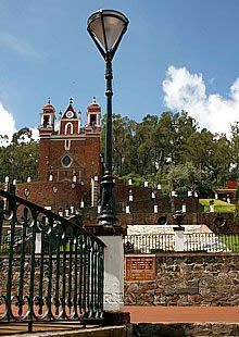 Metepec.- Templo del Calvario.