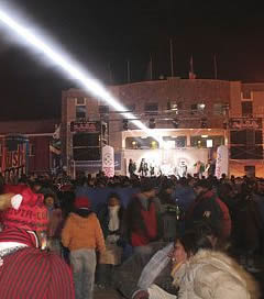 Fiesta Vigilia en el pueblo de Tiwanaku.