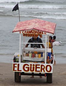 Vendedor en playa Miramar.