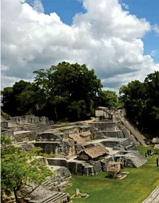 Acrópolis norte. Tikal.