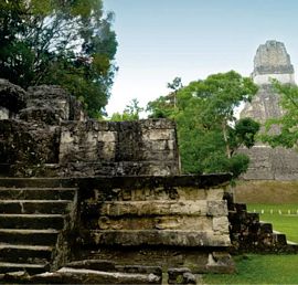 Tikal, influencia Tolteca