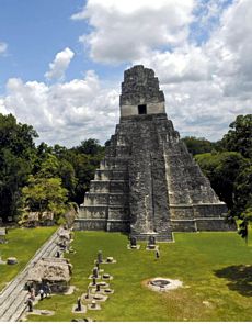 Acrópolis y Templo 1. Tikal.