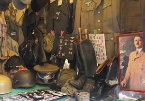 Antigüedades. De todo en el Mercado de Pulgas.