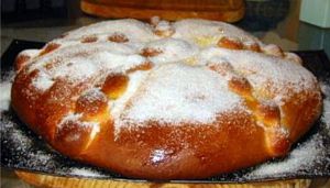 Pan de muerto glaseado.