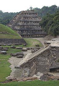La Pirámide de los Nichos.