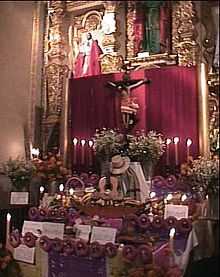 Altar de Muertos en la iglesia. San Andrés Mixquic.