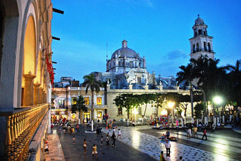 La Catedral y parte del Zócalo de Veracruz.