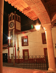 Chiquilistlán.- Vista del templo desde los Portales