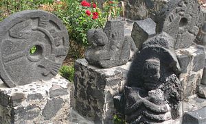 Símbolos representativos del Juego de Pelota, Chac-Mool y Miquiztli, Diosa de la vida y la muerte