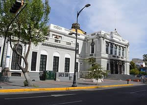 La Universidad de Guadalajara.