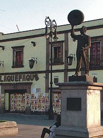 Monumento a Pedro Infante.