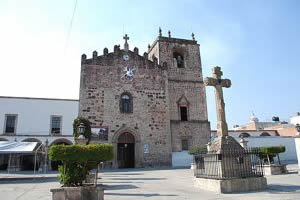 Templo de San José y su Cruz Atrial.