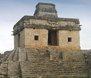 Templo de las Siete Muñecas. Dzibilchaltún.